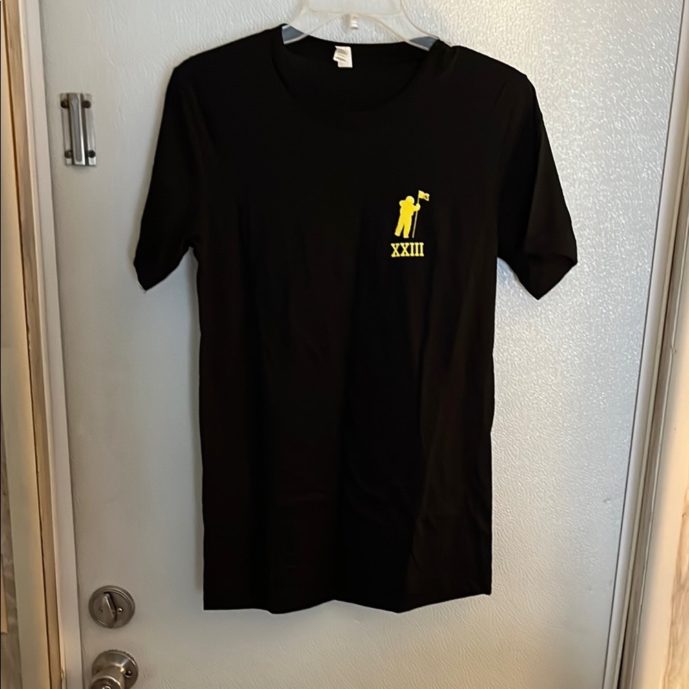 NWOT Black Graphic MTV VMA T-Shirt
